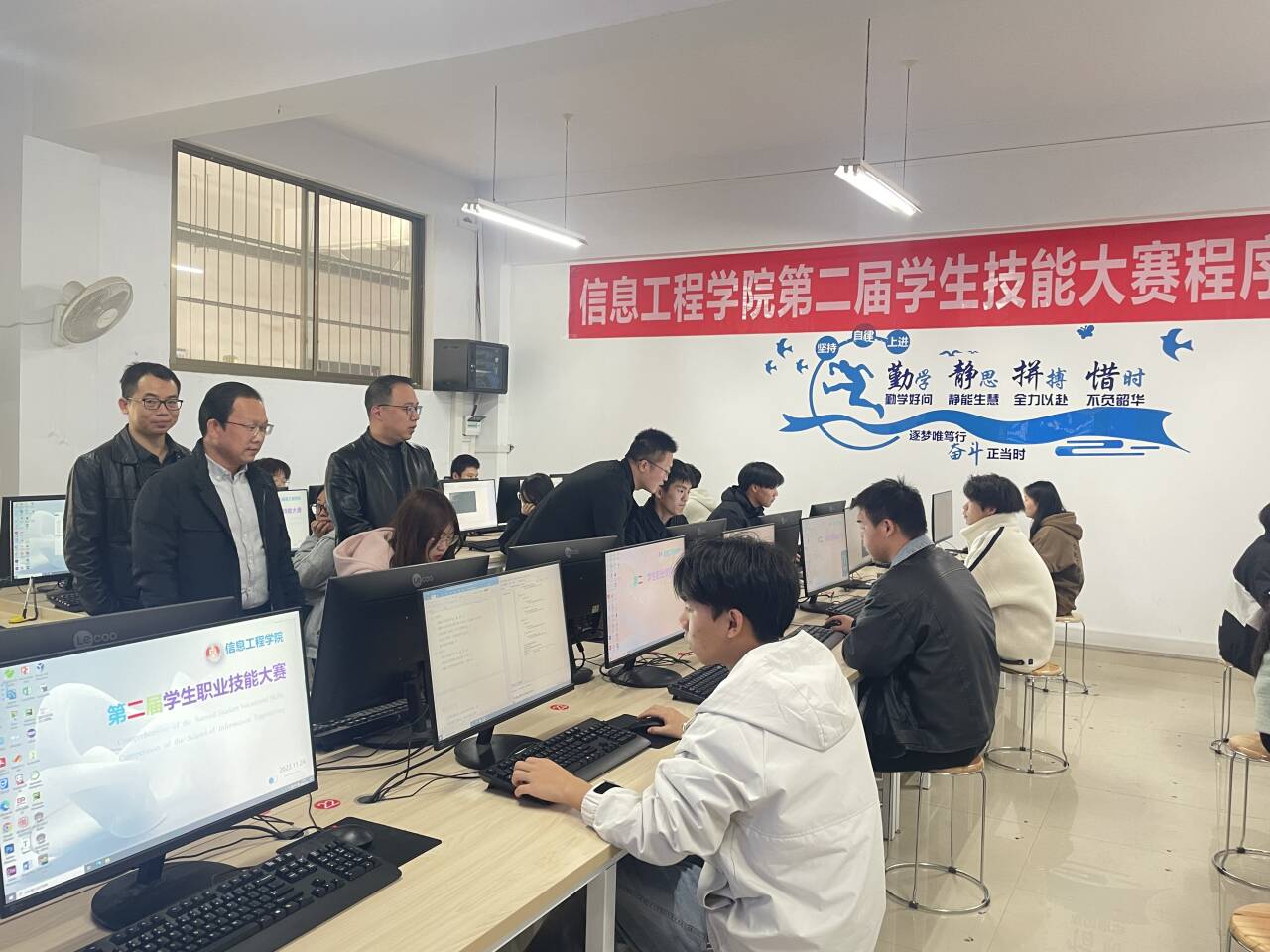 信息工程学院成功举办第二届学生职业技能大赛暨信息工程技术开发竞赛